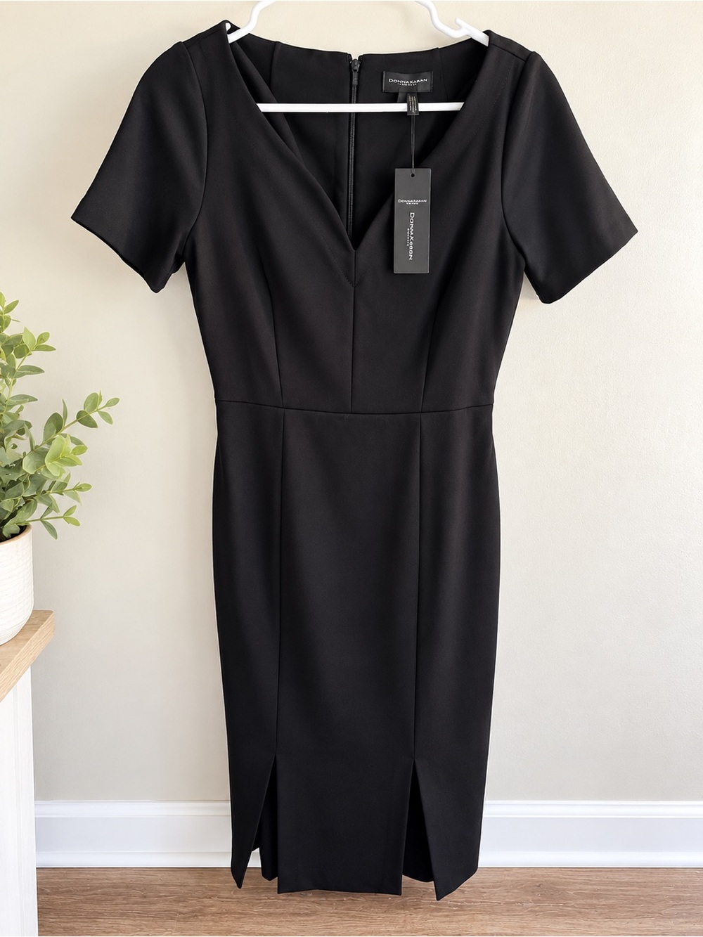 Donna Karan New York Black Short Sleeve Sheath Dress Size 2